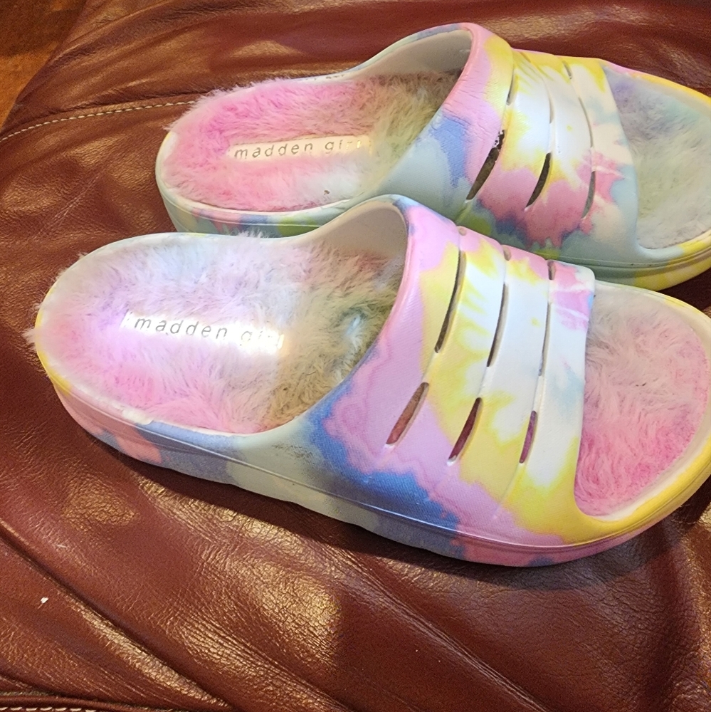 Madden girl slide size 6